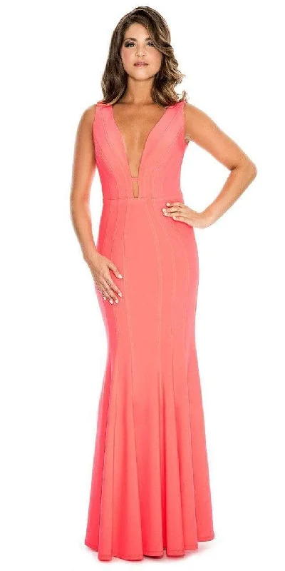 Long - sleeved formal dresses in velvet for a winter formal eventDecode 1.8 - Sleeveless Plunging Bodice Sheath Dress 183910 Long - sleeved formal dresses in velvet for a winter formal eventDecode 1.8 - Sleeveless Plunging Bodice Sheath Dress 183910