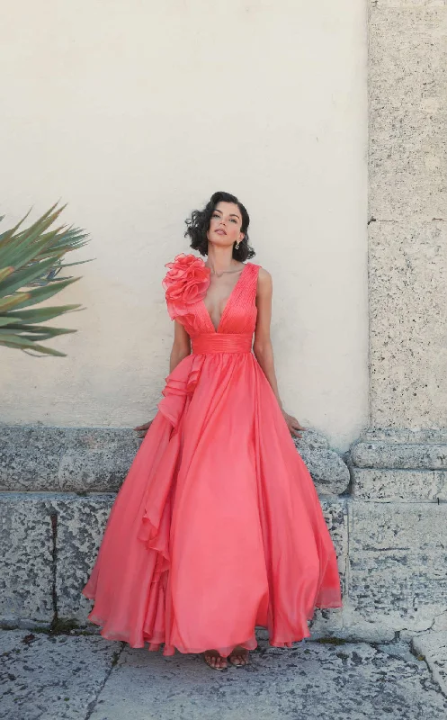 Long - sleeved formal dresses in velvet for a winter formal eventMac Duggal 48856 Dress Long - sleeved formal dresses in velvet for a winter formal eventMac Duggal 48856 Dress