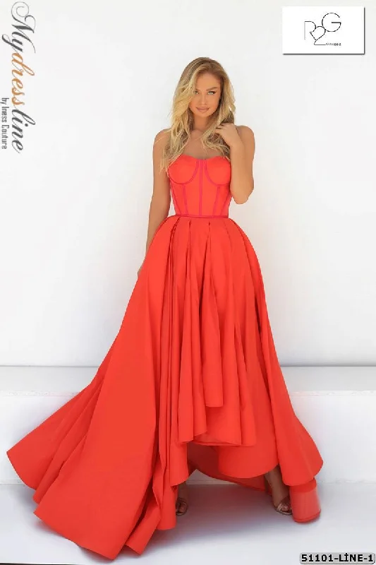 Prom dresses with side - slit skirts and beaded fringes for a glamorous appearanceTarik Ediz 51101 Prom dresses with side - slit skirts and beaded fringes for a glamorous appearanceTarik Ediz 51101