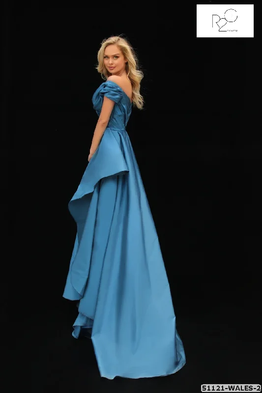 Sleeveless formal dresses with sequined straps and a - line skirts for a classic formal eventTarik Ediz 51121 Sleeveless formal dresses with sequined straps and a - line skirts for a classic formal eventTarik Ediz 51121