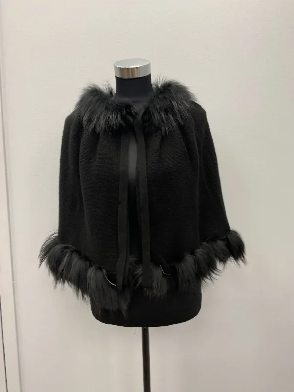 Women's long - sleeve wool coats in a houndstooth pattern for a classic charmTied Finnraccoon Cashmere Capelet In Black Women's long - sleeve wool coats in a houndstooth pattern for a classic charmTied Finnraccoon Cashmere Capelet In Black