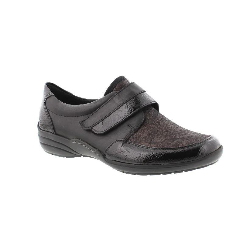 Women's casual shoes for a weekend getawayRemonte R7600-03 Classic Velcro closure